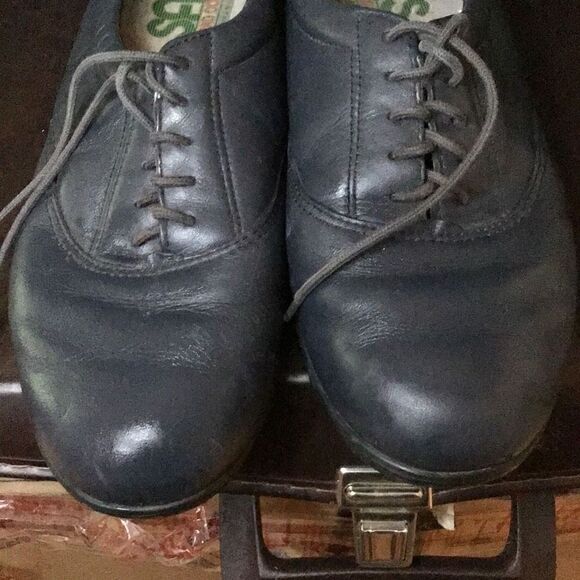 Shoes by SAS Tri pad soft step size 8 Tiny scratch shown - Picture 3 of 11